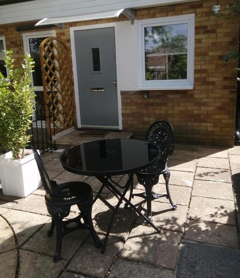 Quest Fulfiller - Near General Hospital, Free Parking & Garden Apartment Southampton Exterior photo